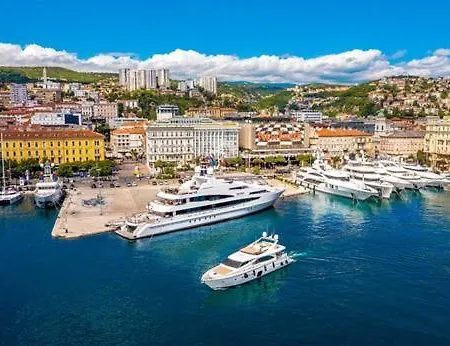 Διαμέρισμα Leon *